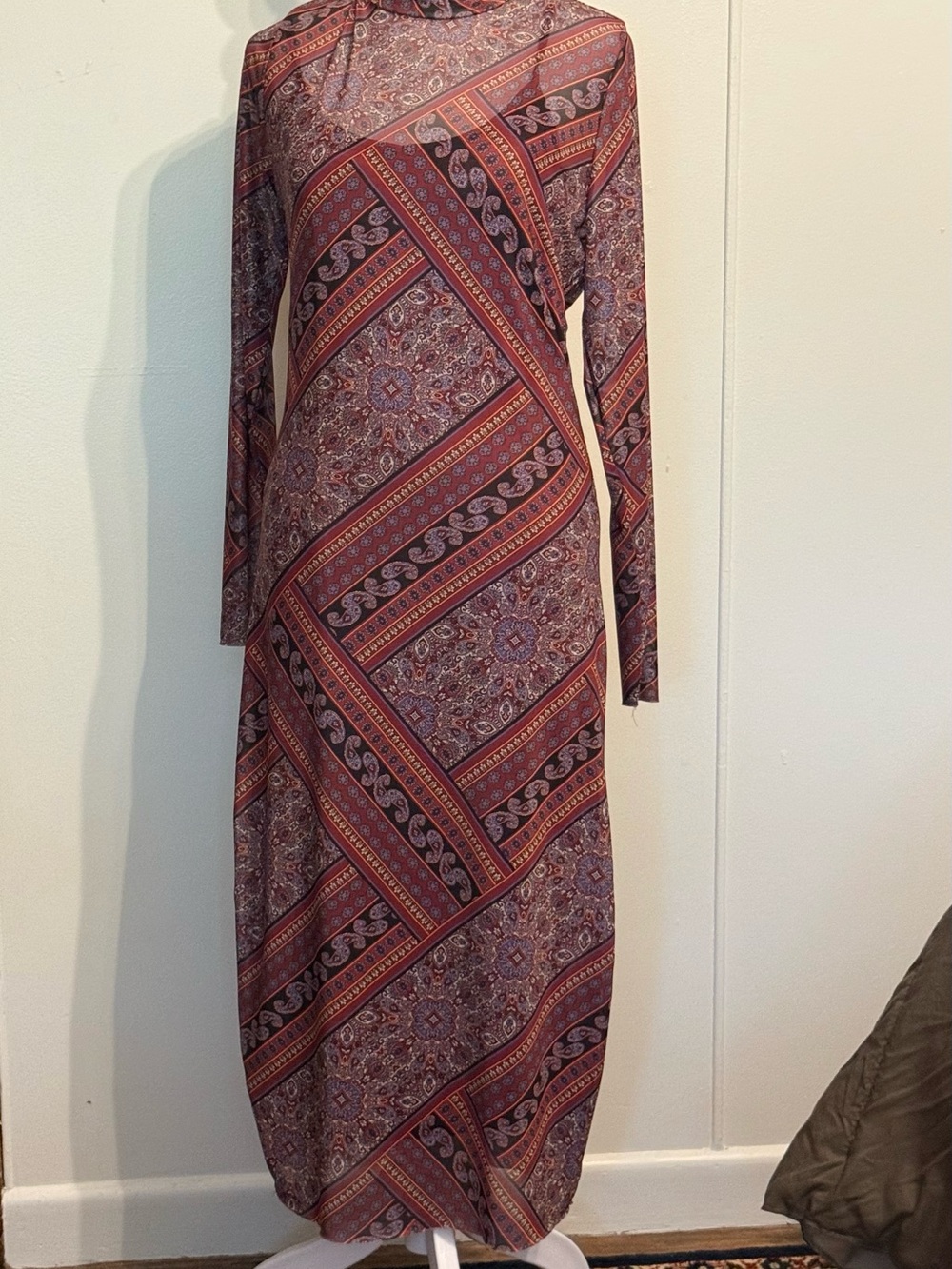 Steve Madden Vivienne turtleneck Long Sleeve Maxi Dress in Rust Paisley